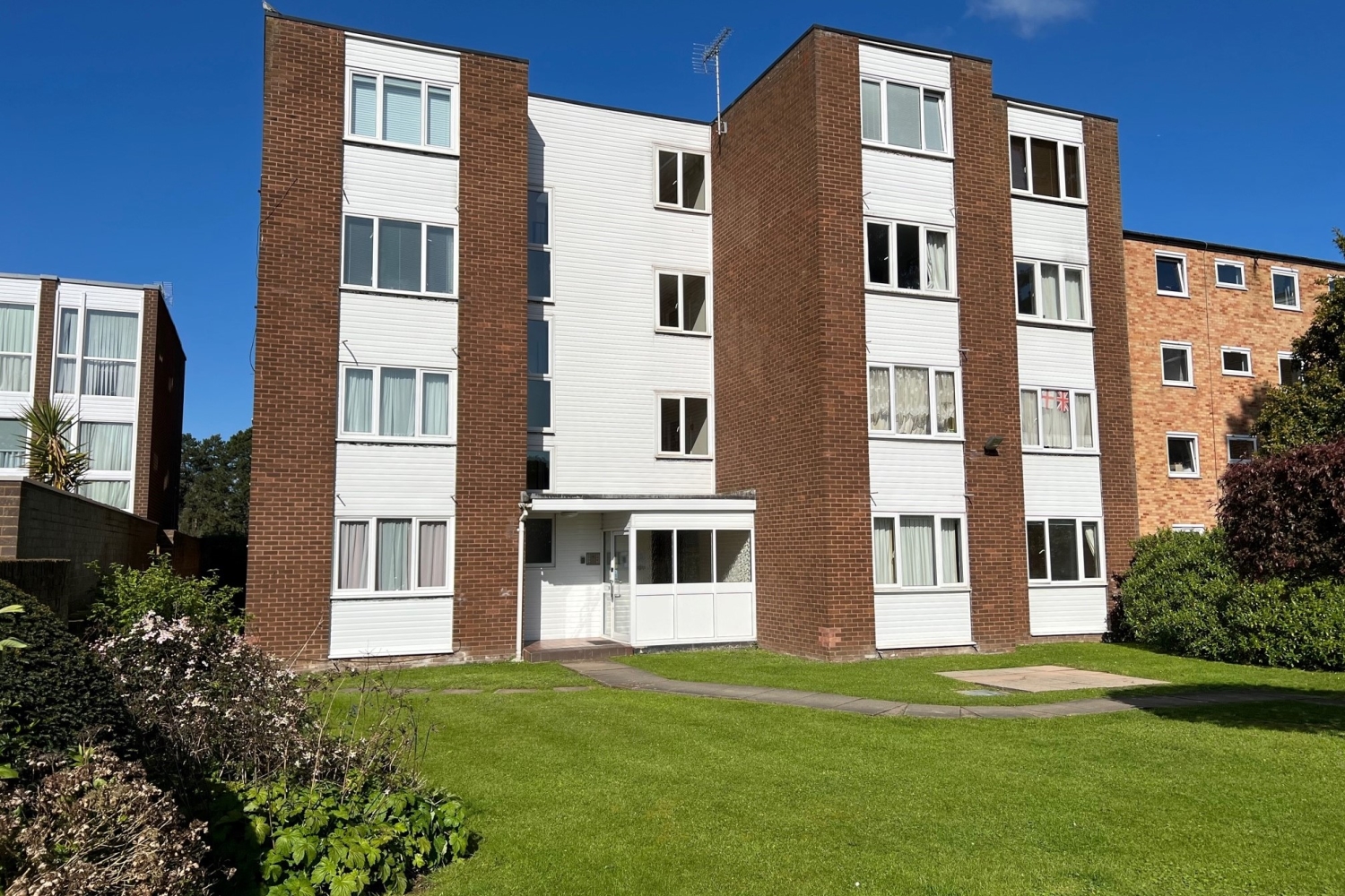 Wythegate Riverside Road, StainesuponThames, Surrey, TW18 Nevin And